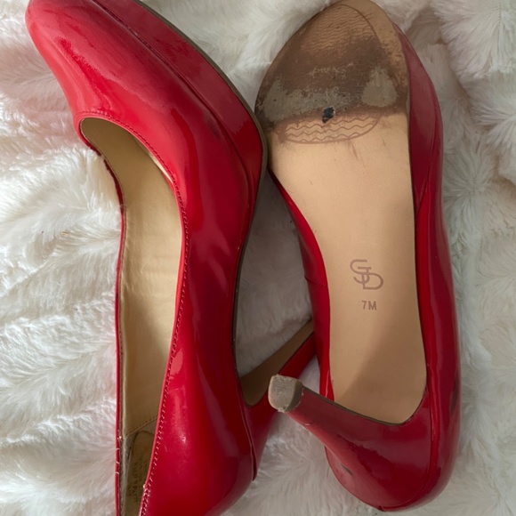 Circa Joan & David “Pearly” Red Patent Leather Heels (7M) - Picture 4 of 6